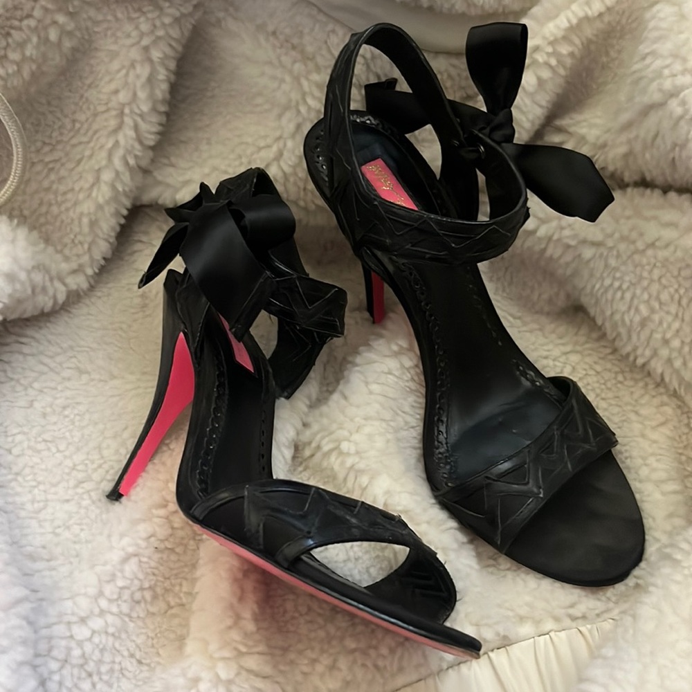 Betsey Johnson Black tie-side Strappy heels size 9